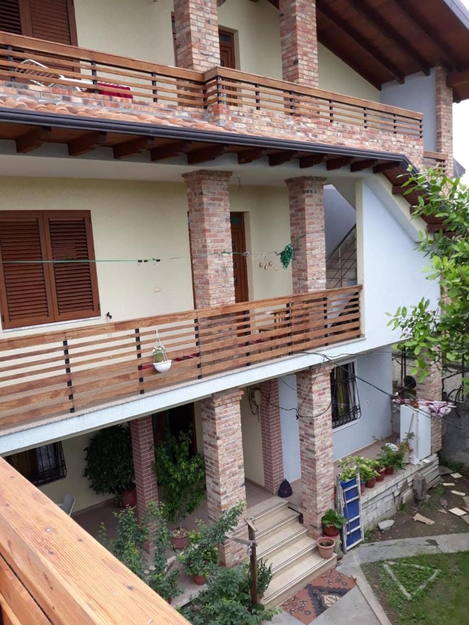Sara'S Villa Shkoder Bagian luar foto