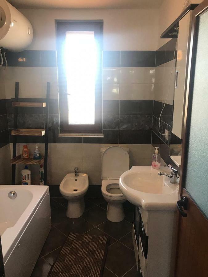 Sara'S Villa Shkoder Bagian luar foto