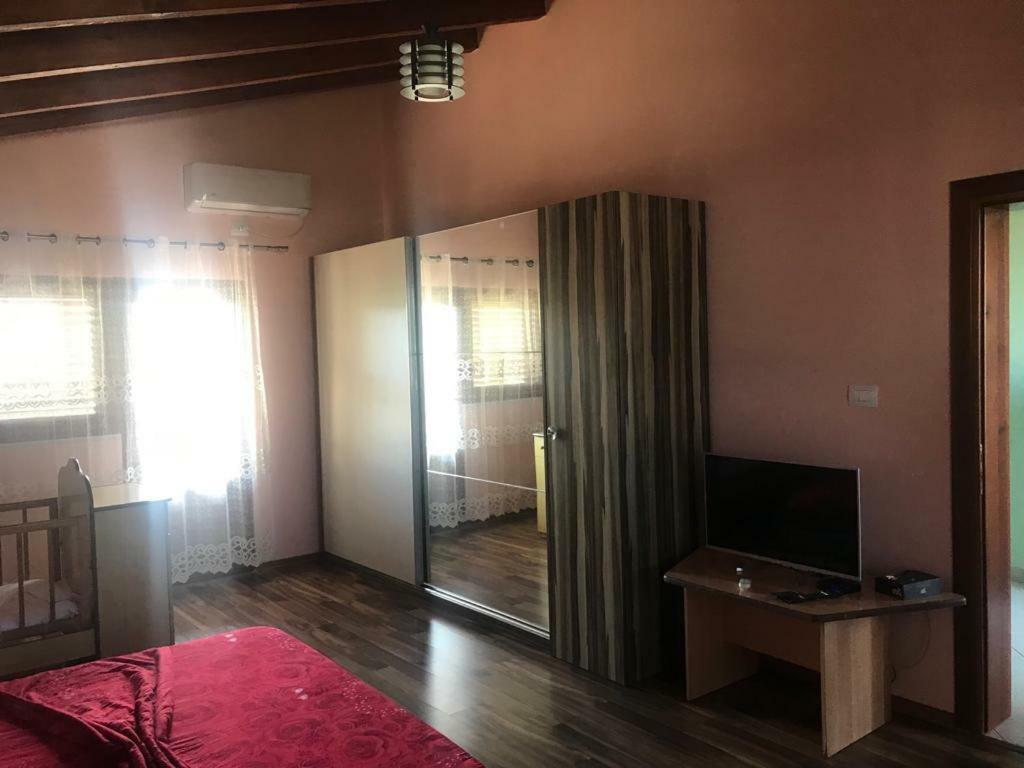 Sara'S Villa Shkoder Bagian luar foto