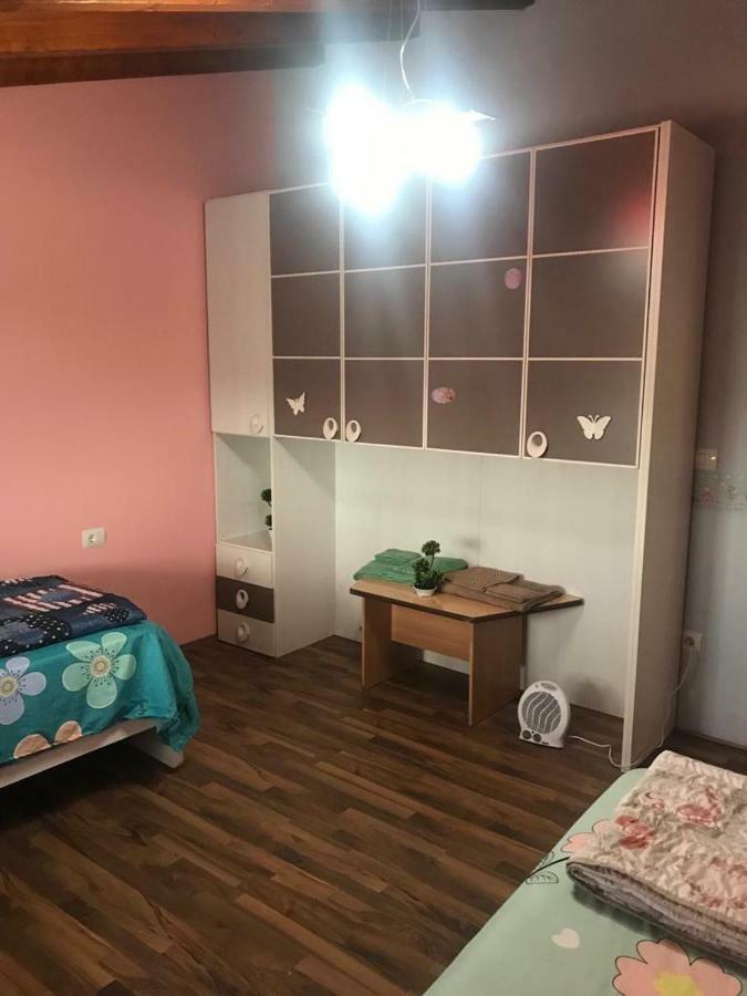 Sara'S Villa Shkoder Bagian luar foto