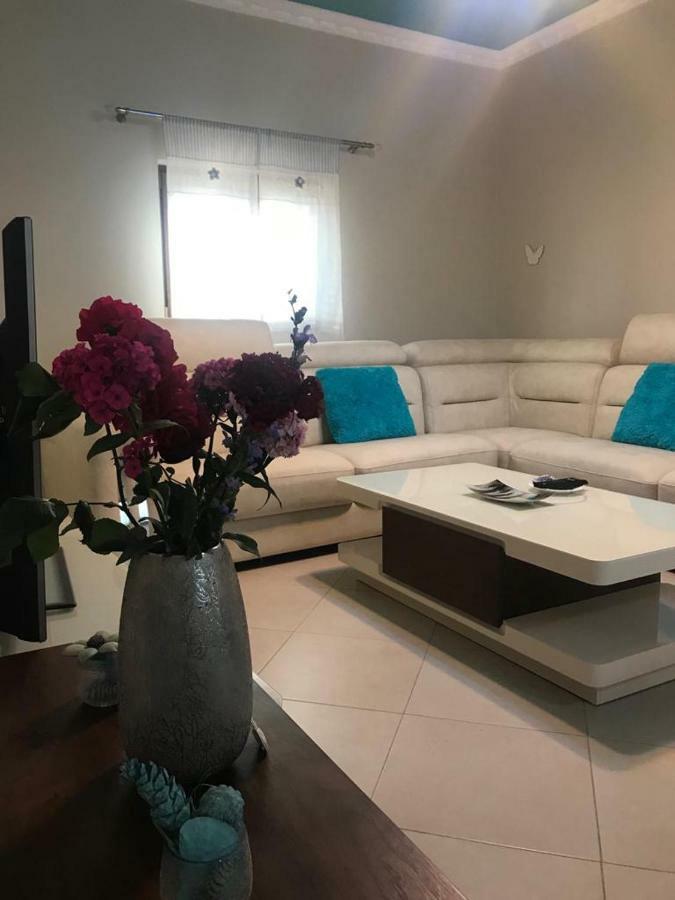 Sara'S Villa Shkoder Bagian luar foto