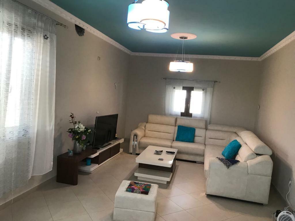 Sara'S Villa Shkoder Bagian luar foto