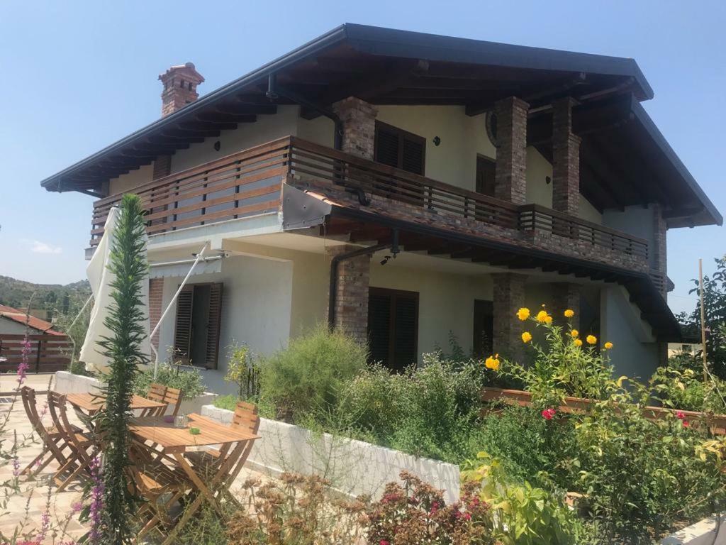 Sara'S Villa Shkoder Bagian luar foto